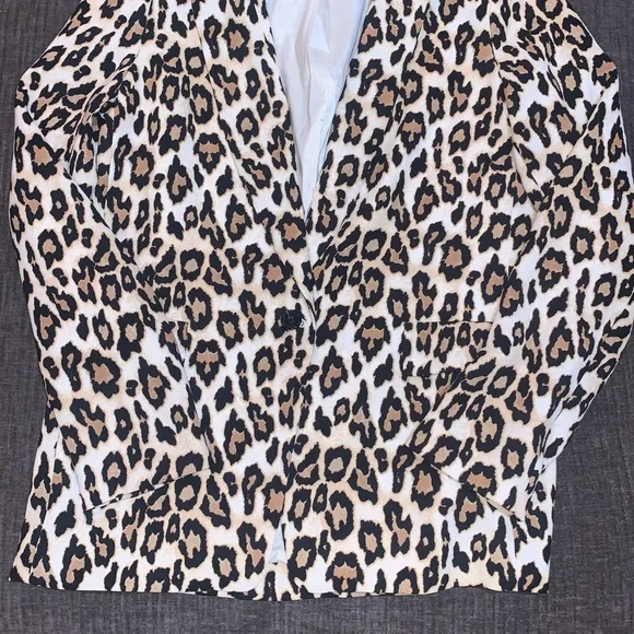 Banana Republic leopard print blazer - Picture 5 of 13